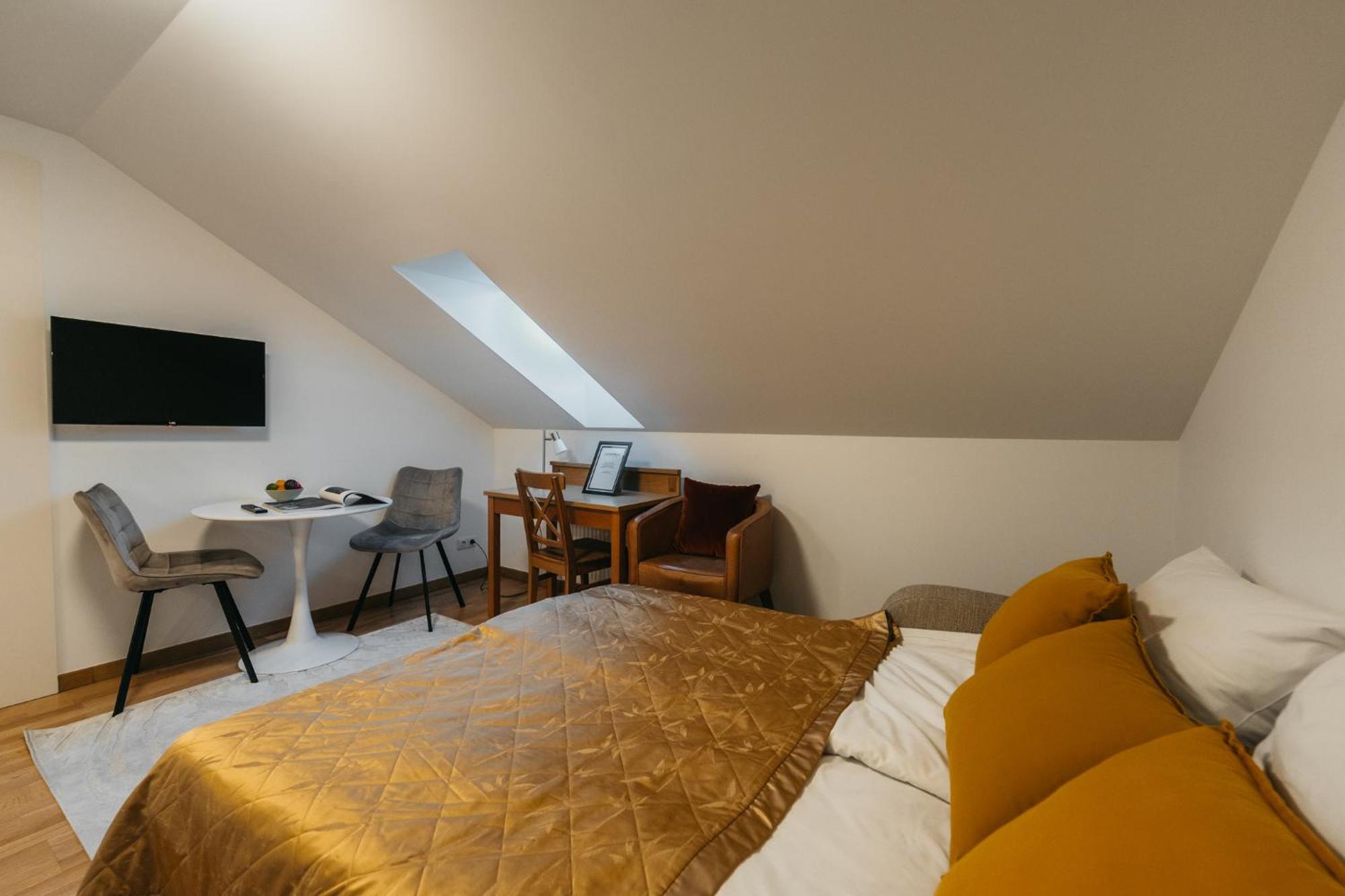 Cathedral Old Town Suites Vilnius Exterior photo